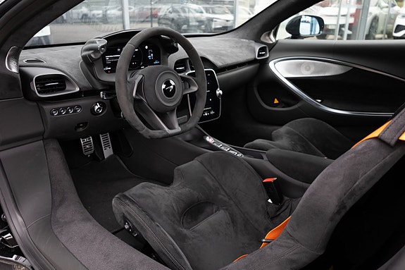 McLaren Artura 9 of 18