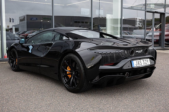 McLaren Artura 8 of 18