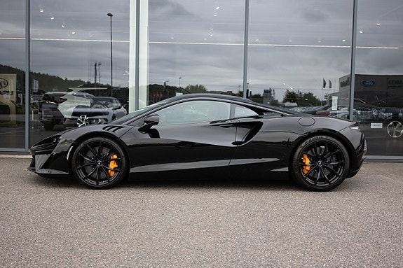 McLaren Artura 5 of 18