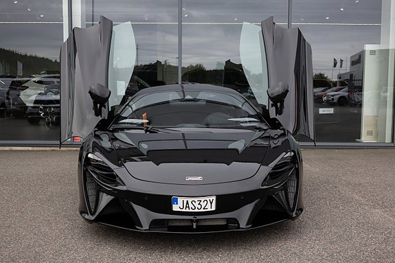 McLaren Artura 17 of 18