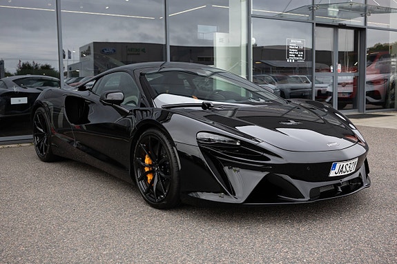 McLaren Artura 4 of 18