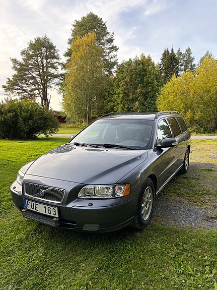 Volvo V70 2 of 4