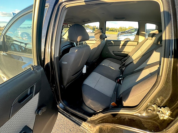 Chevrolet Aveo 7 of 9