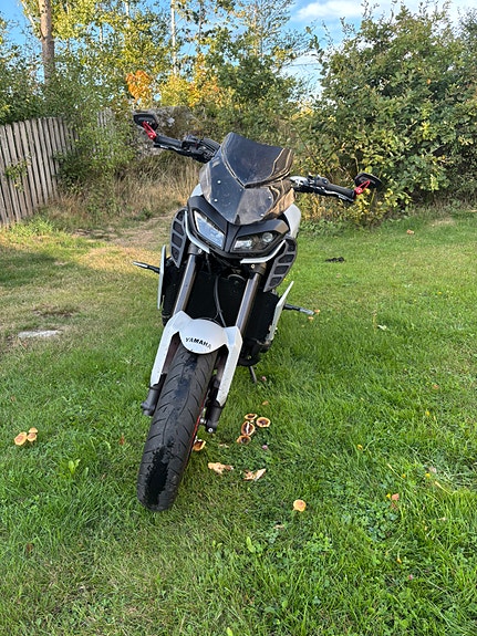 Yamaha MT-09 3 of 6