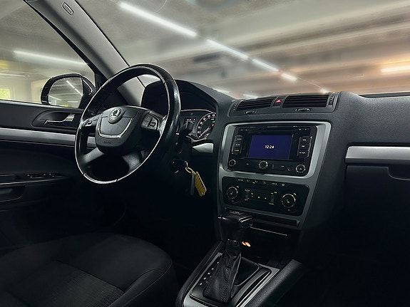 Skoda Octavia 5 of 9