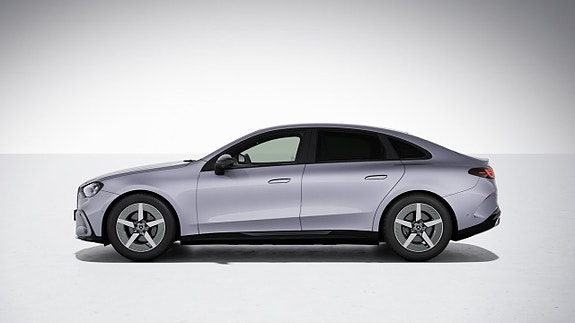 Mercedes-Benz C400 2 of 7