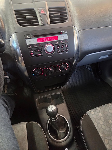 Suzuki SX4 19 of 21