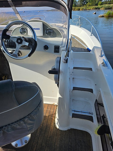 Atlantic Marine 650 – Mercury 150 hk -18 + trailer 5 of 6
