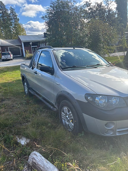 Fiat Strada 2 of 4