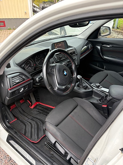 BMW 118d 3 of 4