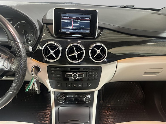 Mercedes-Benz B180 9 of 11