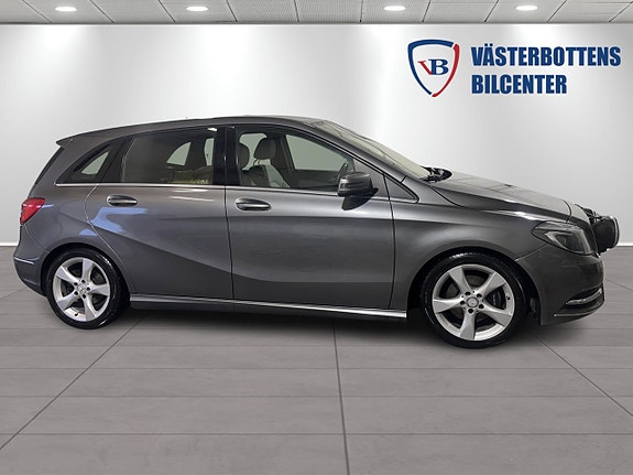 Mercedes-Benz B180 2 of 11