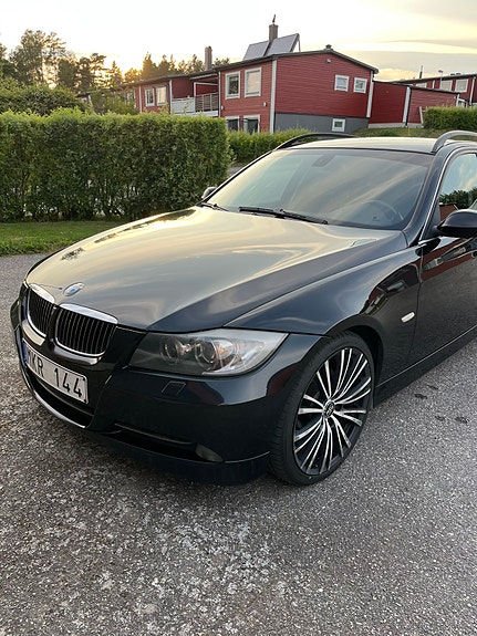 BMW 325i 3 of 9
