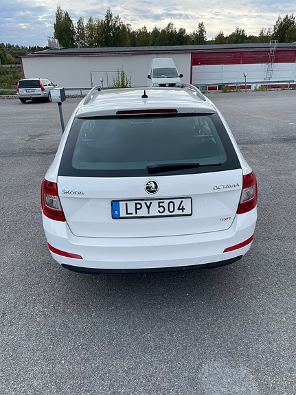 Skoda Octavia 2 of 9