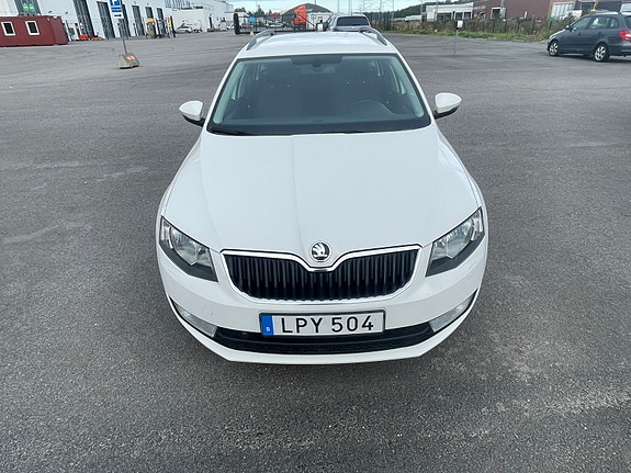 Skoda Octavia 3 of 9