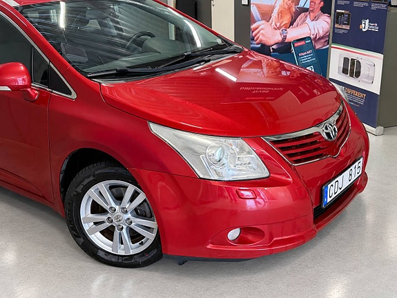 Toyota Avensis 2 of 13