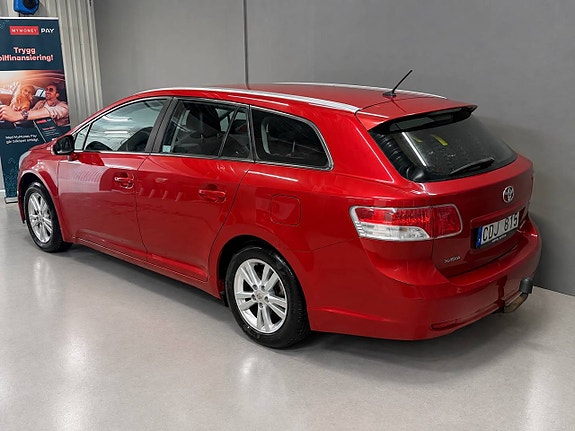 Toyota Avensis 3 of 13