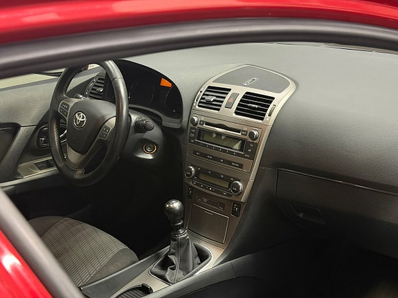 Toyota Avensis 9 of 13