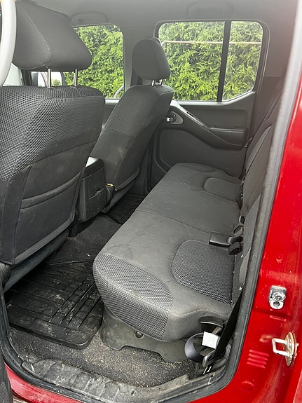 Nissan Navara 2 of 8