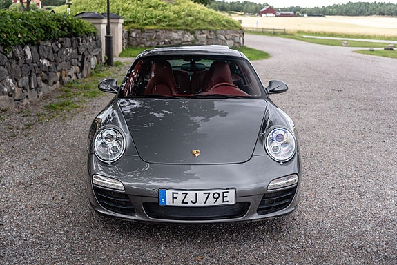 Porsche 911 Carrera S 3 of 10