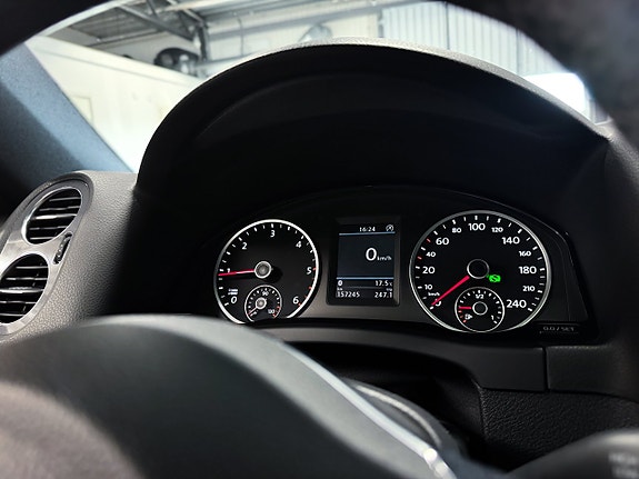 Volkswagen Tiguan 16 of 19