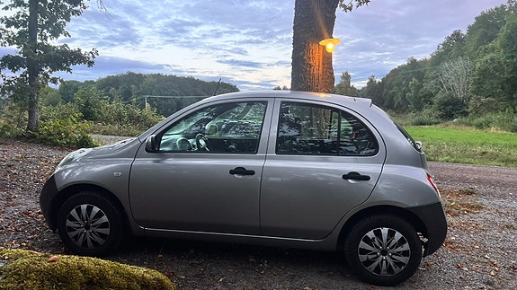 Nissan Micra 4 of 5