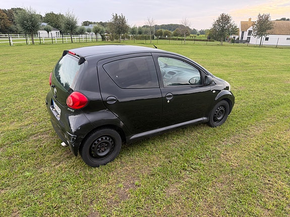 Toyota Aygo 4 of 5