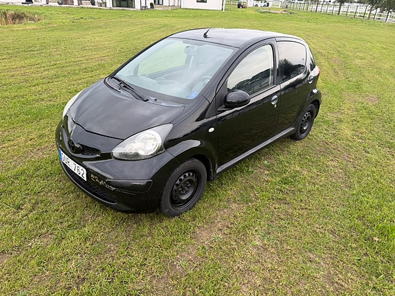 Toyota Aygo 2 of 5