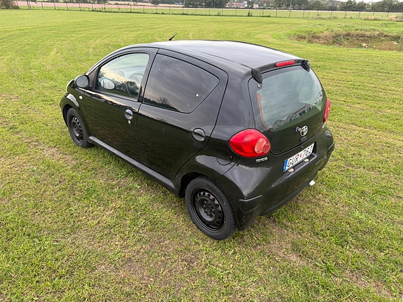 Toyota Aygo 3 of 5