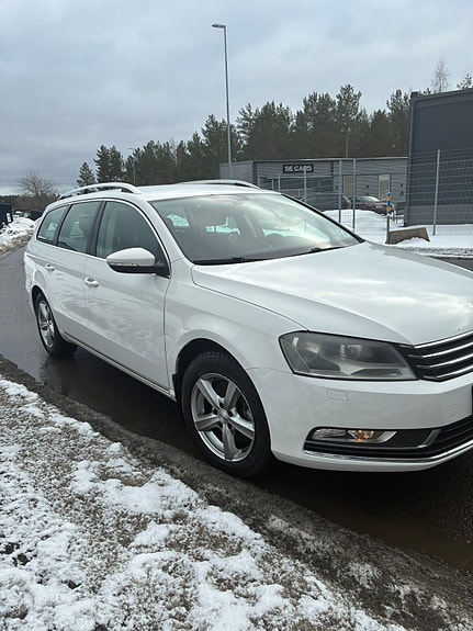 Volkswagen Passat 2 of 3