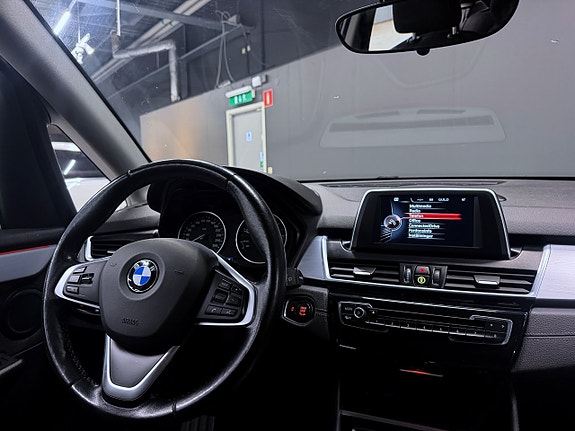 BMW 218d 8 of 13