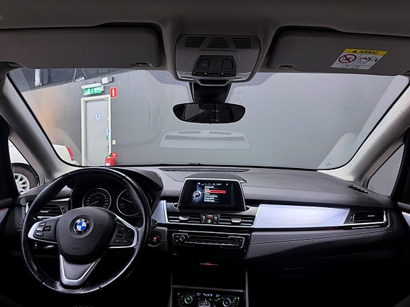BMW 218d 2 of 13