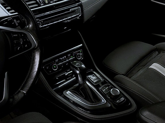 BMW 218d 6 of 13