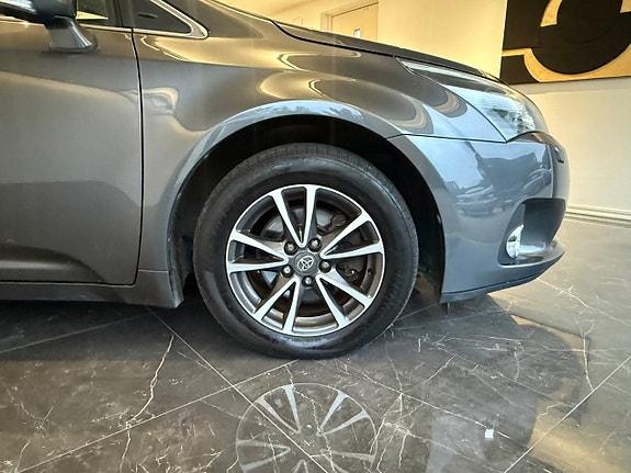 Toyota Avensis 3 of 12