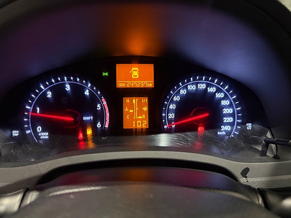 Toyota Avensis 9 of 12