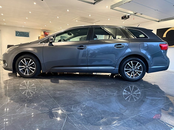 Toyota Avensis 6 of 12