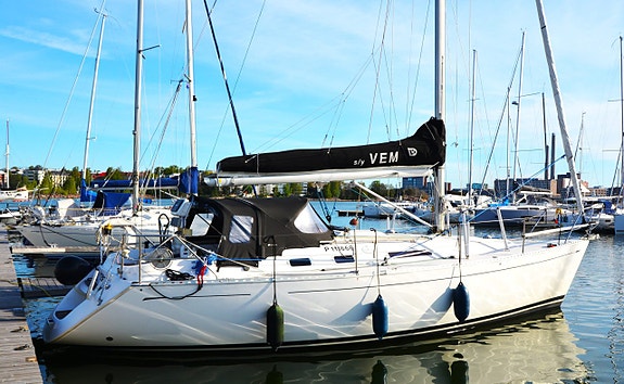 Dufour 35 3 of 24