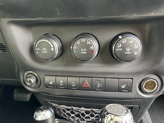Jeep Wrangler 14 of 21
