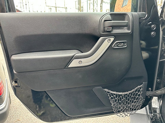 Jeep Wrangler 11 of 21