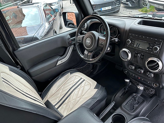 Jeep Wrangler 10 of 21