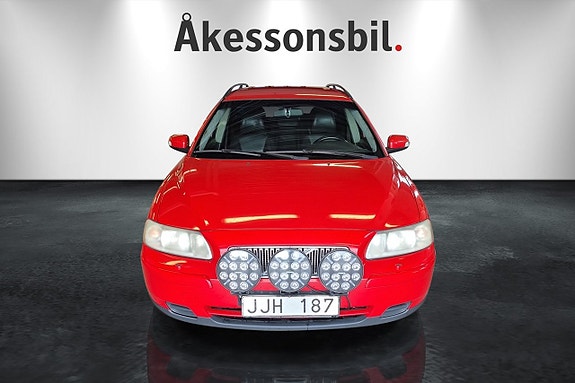 Volvo V70 2 of 8