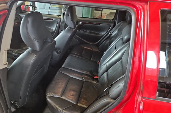 Volvo V70 7 of 8