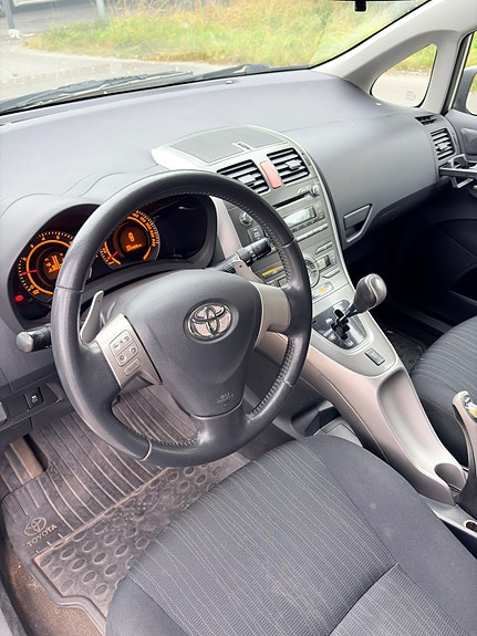 Toyota Auris 6 of 9