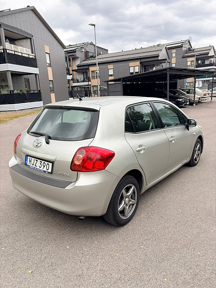 Toyota Auris 4 of 9