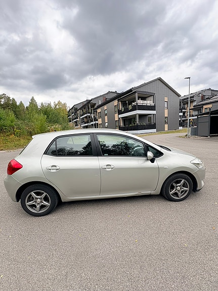 Toyota Auris 5 of 9