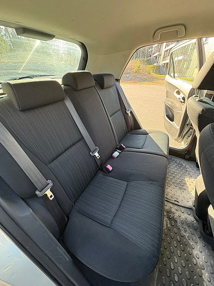 Toyota Auris 8 of 9