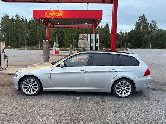 BMW 318d 2 of 5