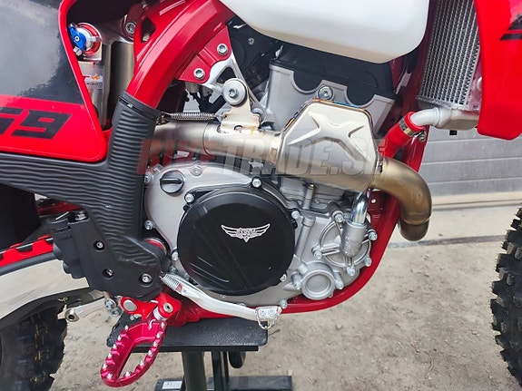 Zuumav MX250F 2 of 12