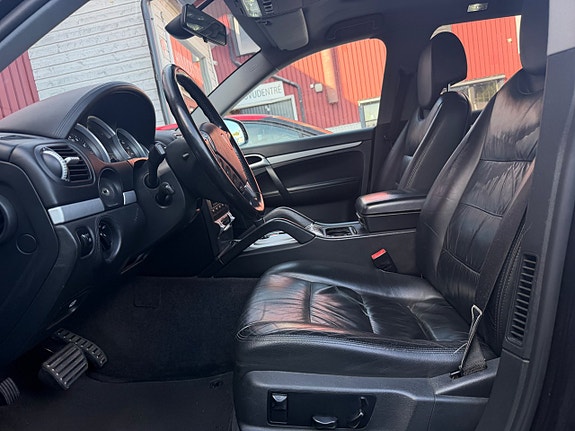 Porsche Cayenne S 10 of 15