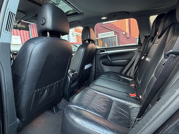 Porsche Cayenne S 11 of 15